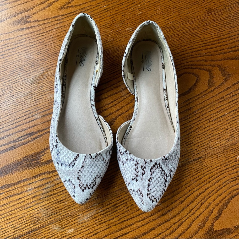 Snakeskin flats